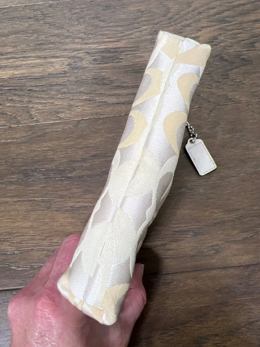 COACH Optic Signature Pleated Wristlet #F43522 Cream/Khaki